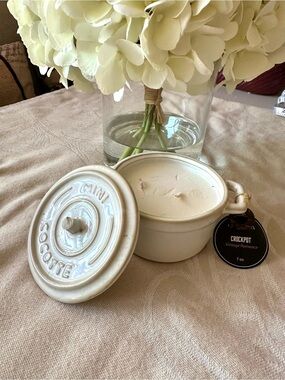 CDI Maison Mini Cocotte Crockpot Candle Vintage Romance 7 oz Ceramic Jar